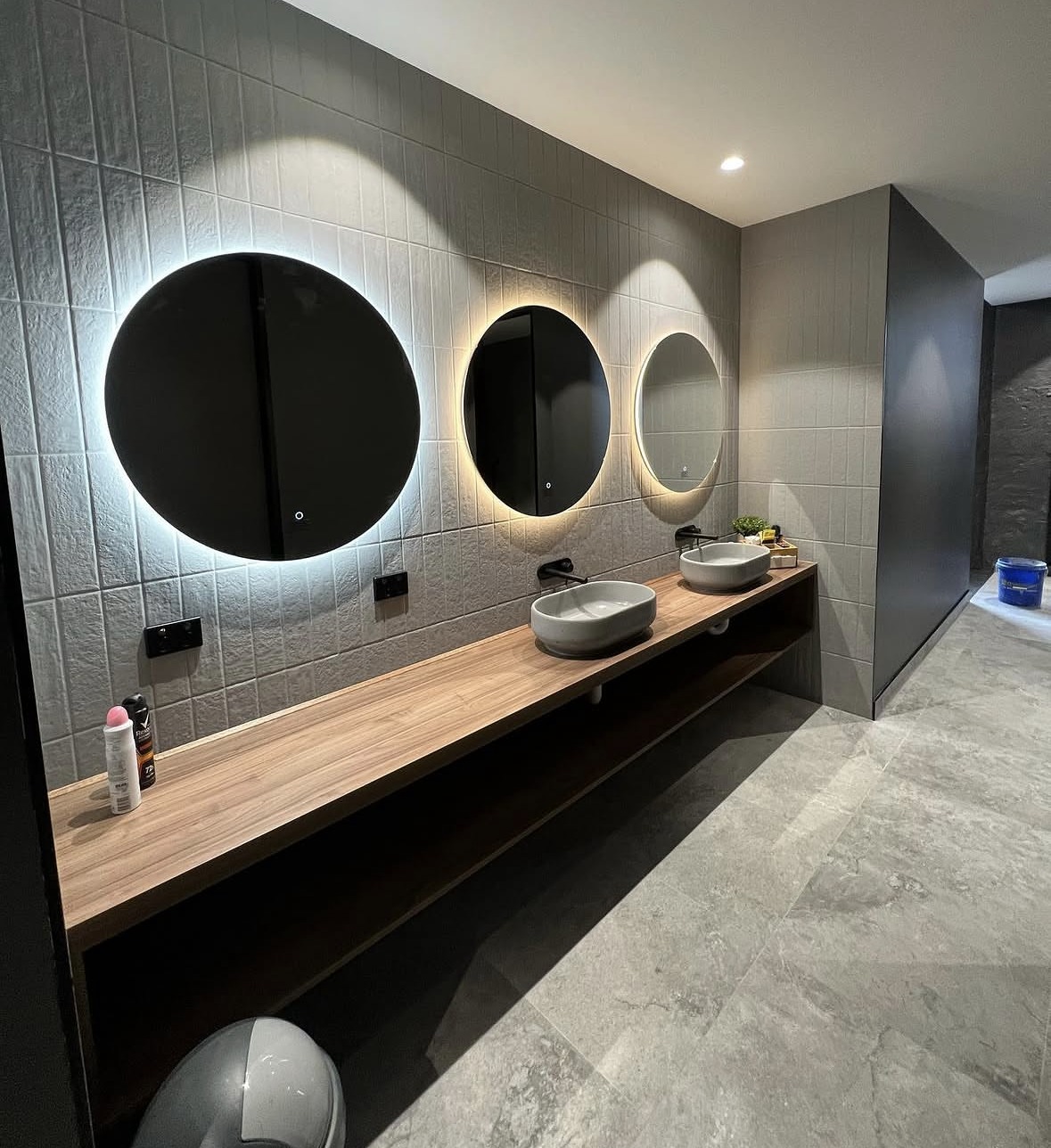 Commercial Feature Wall & Fit-Out
