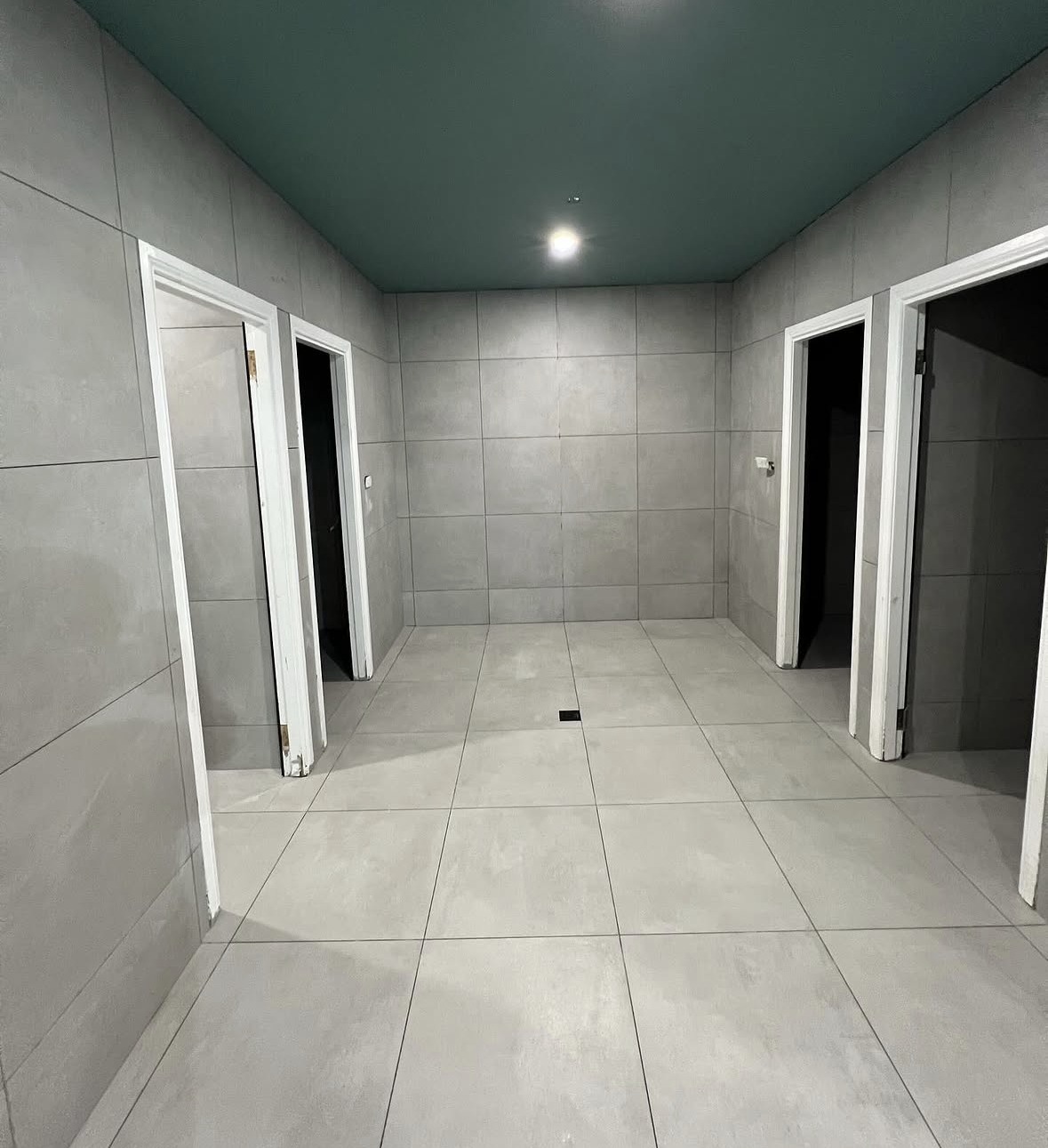 Large-Format Commercial Floor detail 3
